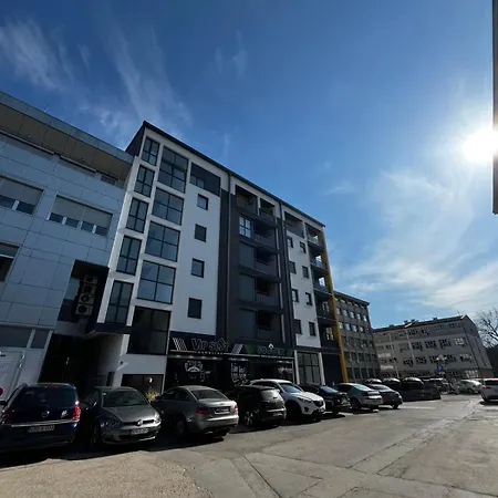 Nest, Free Parking & Center *